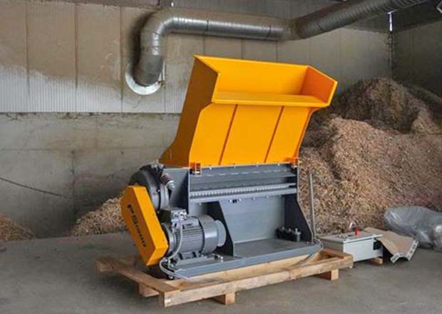 Heavy-Duty Wood Pallet Shredder