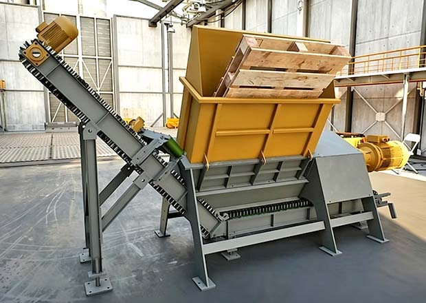 Heavy-Duty Plastic Pallet Shredder